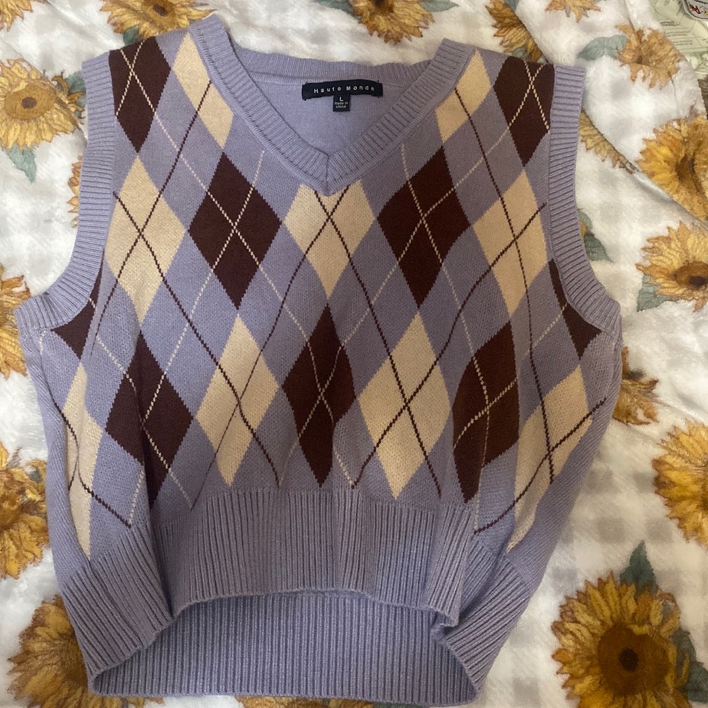 semi cropped sweater vest
